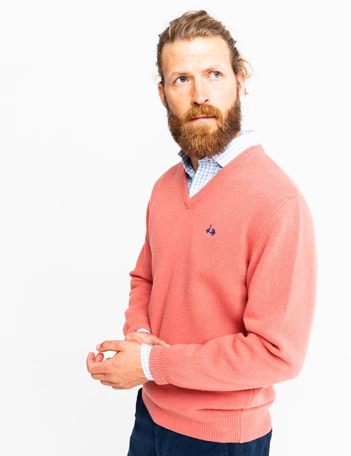 El cáncer de mama también es cosa de hombres, por eso Scotta 1985 colaborará por segundo año consecutivo con el grupo GEICAM, donando 5 euros por cada venta realizada entre los días 14 y 20 de octubre de cuatro prendas seleccionadas en tonos pastel y rosa.