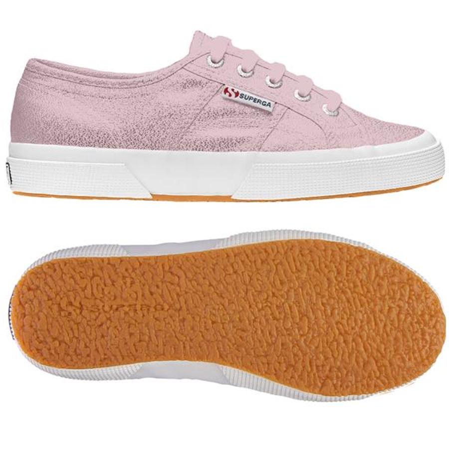 Superga se suma a la lucha contra el cáncer de mama con una colección de zapatillas en color rosa.