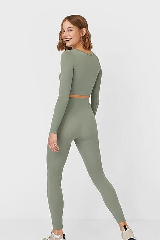 Las malas tienen un refuerzo en la cintura que igual que te permite una mayor comodidad, también crea un efecto reductor.