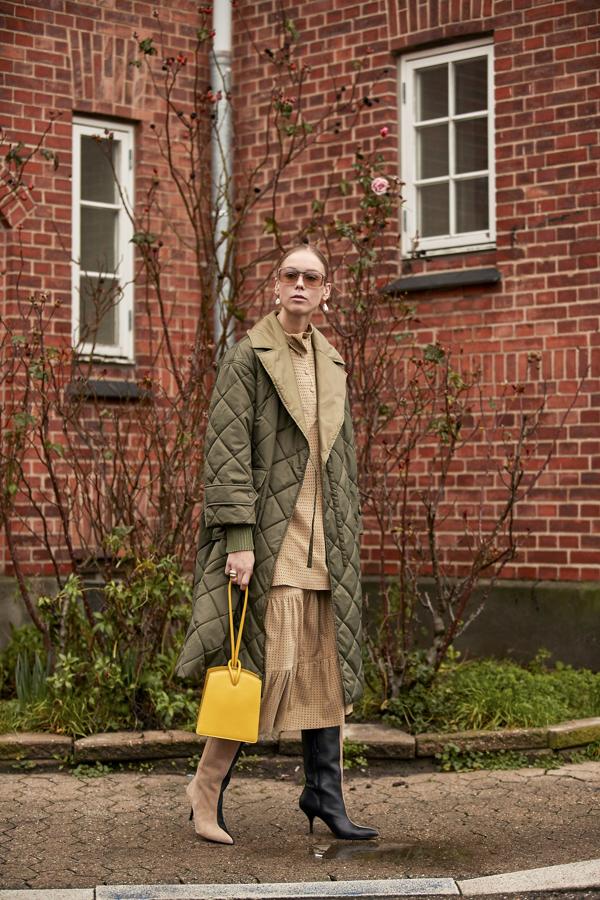 El acabado acolchado ha vuelto este otoño para quedarse, así que si quieres ir calentita, seca y a la última, lo mejor será que tengas, al menos, un abrigo de 'guatiné' (o 'boatiné').