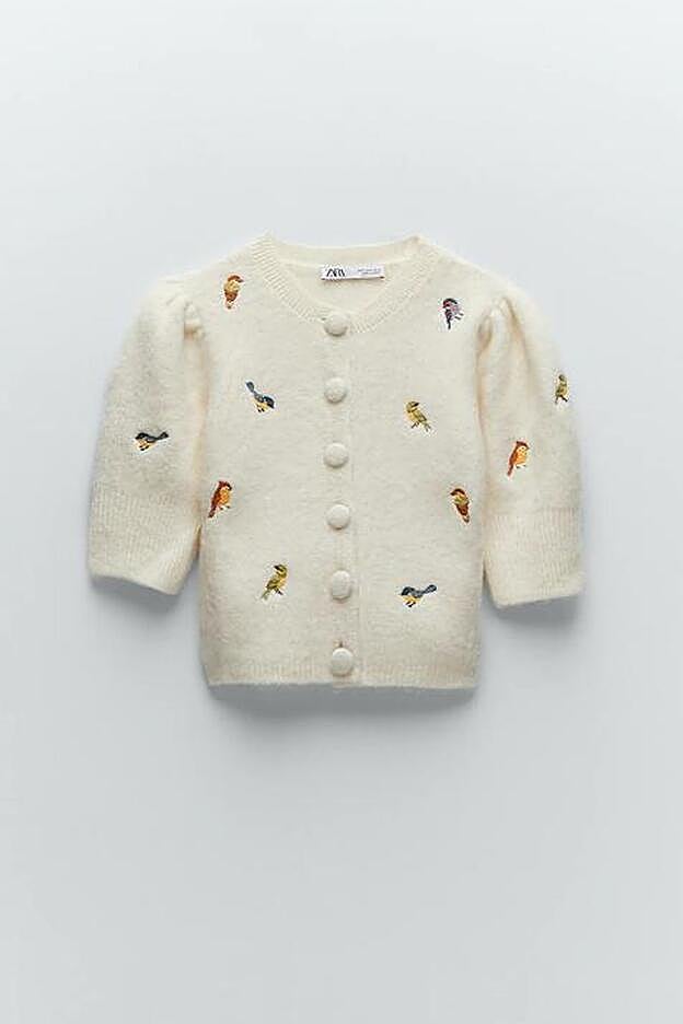 Chaqueta punto bordados de Zara. (25,95 euros).
