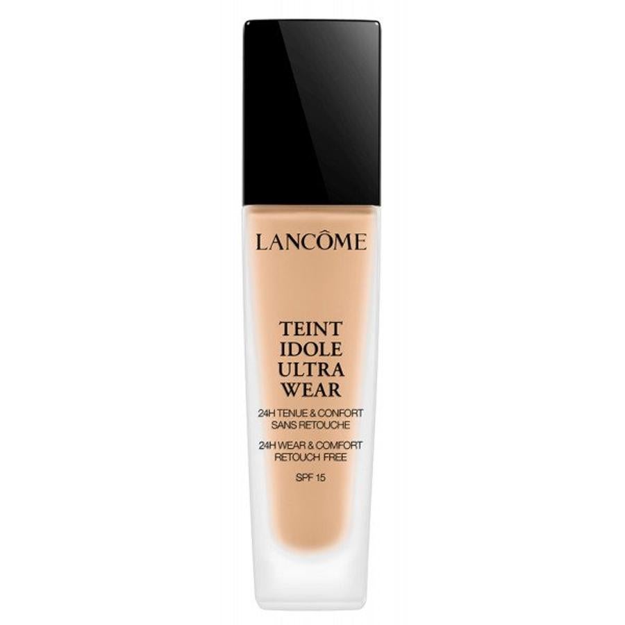La base de maquillaje de Lancôme Teint Idole Ultra Wear 24h (19,90 euros) que porporciona una total sensación de confort como si no llevaras nada puesto. Lograrás una piel unificada, mate y natural gracias a su perfecta textura, flexible y fresca. Y deja la piel del rostro y del cuello suave y aterciopelada.