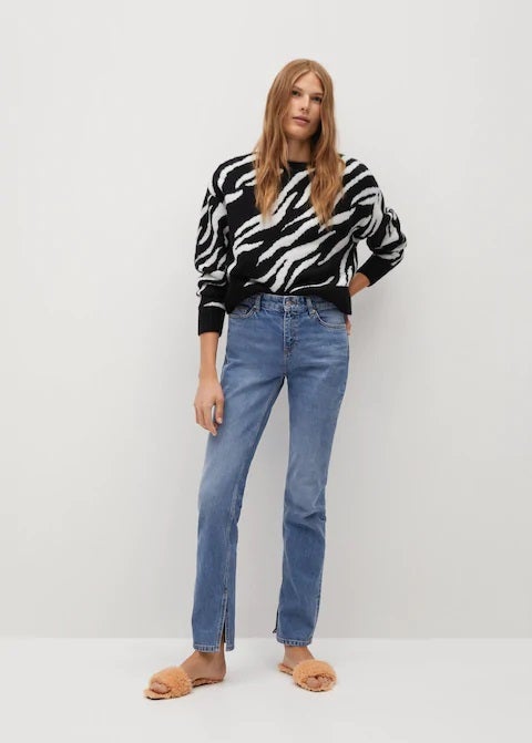 Jersey con estampado de cebra, el animal print que está arrasando este otoño (29,99 euros).