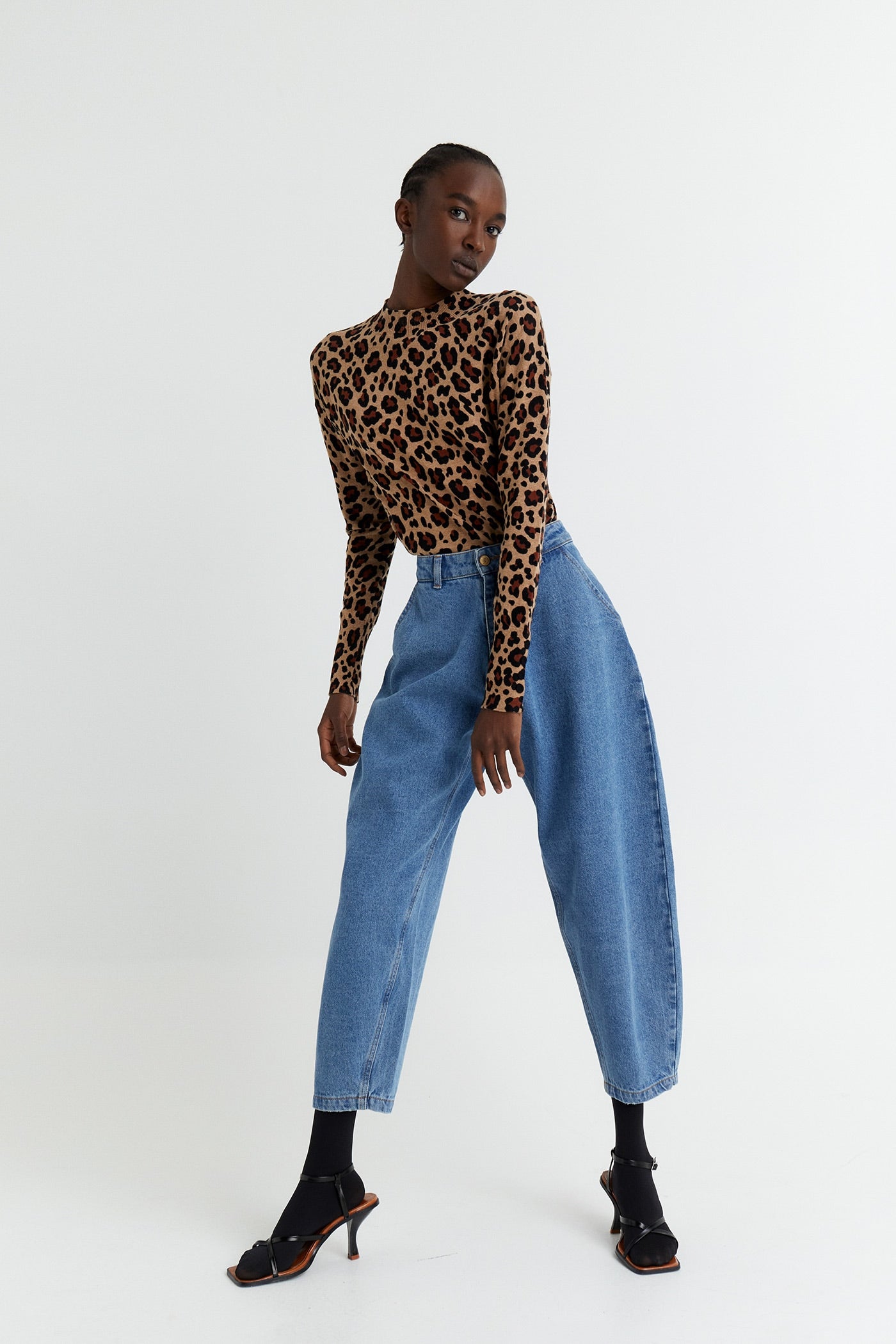 El leopardo ha vuelto con fuerza esta temporada y este jersey de Sfera es perfecto para llevarlo. (19,99 euros).