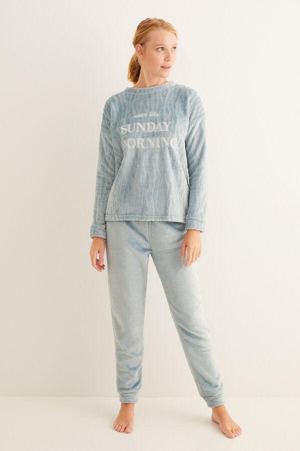 Estampado de cebra en azul para este pijama largo polar con cintura elástica y pantalón terminado en puño de Women Secret. Está rebajado y de 36,99 euros ha pasado a costar 28,99 euros y podemos encontrarlo entre las tallas XS y XL.