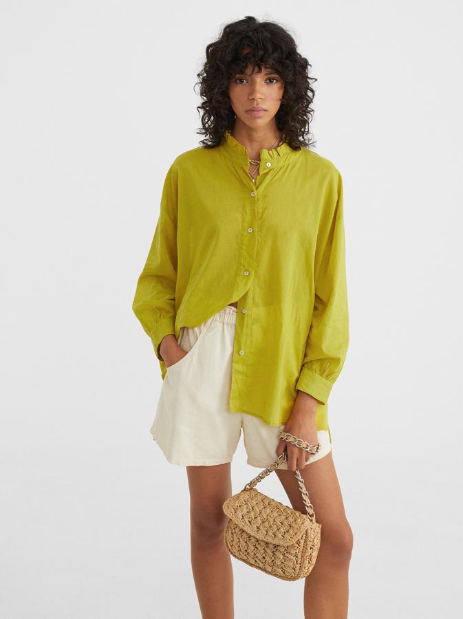 Camisa mostaza de Parfois, (12,99 euros).