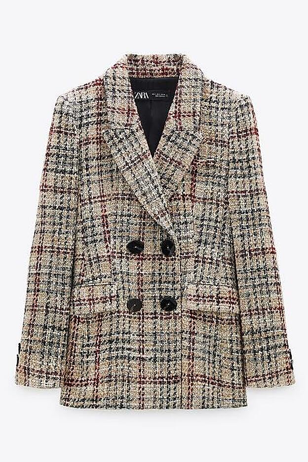 Chaqueta de tweed de lana, de Zara (59,95 €).