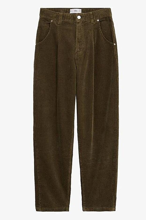 Pantalones de pana, de Mango (29,99 €).