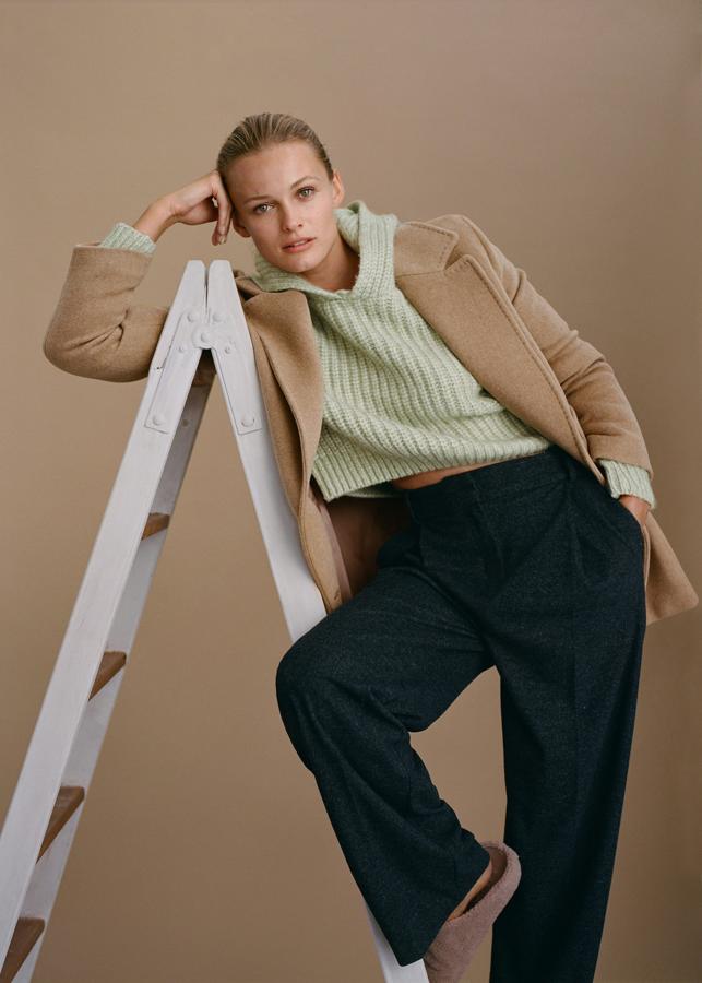 Un clásico básico que no puede faltarte: este abrigo de lana cámel de Mango (89.99 euros).