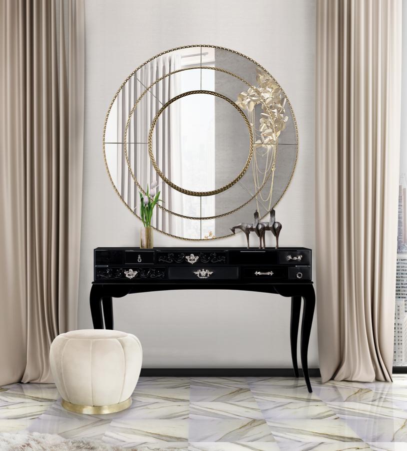 A veces una pieza espectacular es todo lo que necesitas para grandar el espacio. Si esta es tu opción, huye de recargar el resto de la decoración de la estancia. Este espejo redondo es el modelo Crown y está realizado sobre una estructura de latón trenzado.
