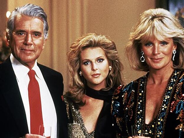Esta última en el papel de Amanda Carrington en la serie Dinastía, con John Forsite (Blake Carrington) y Linda Evans (Krystle).