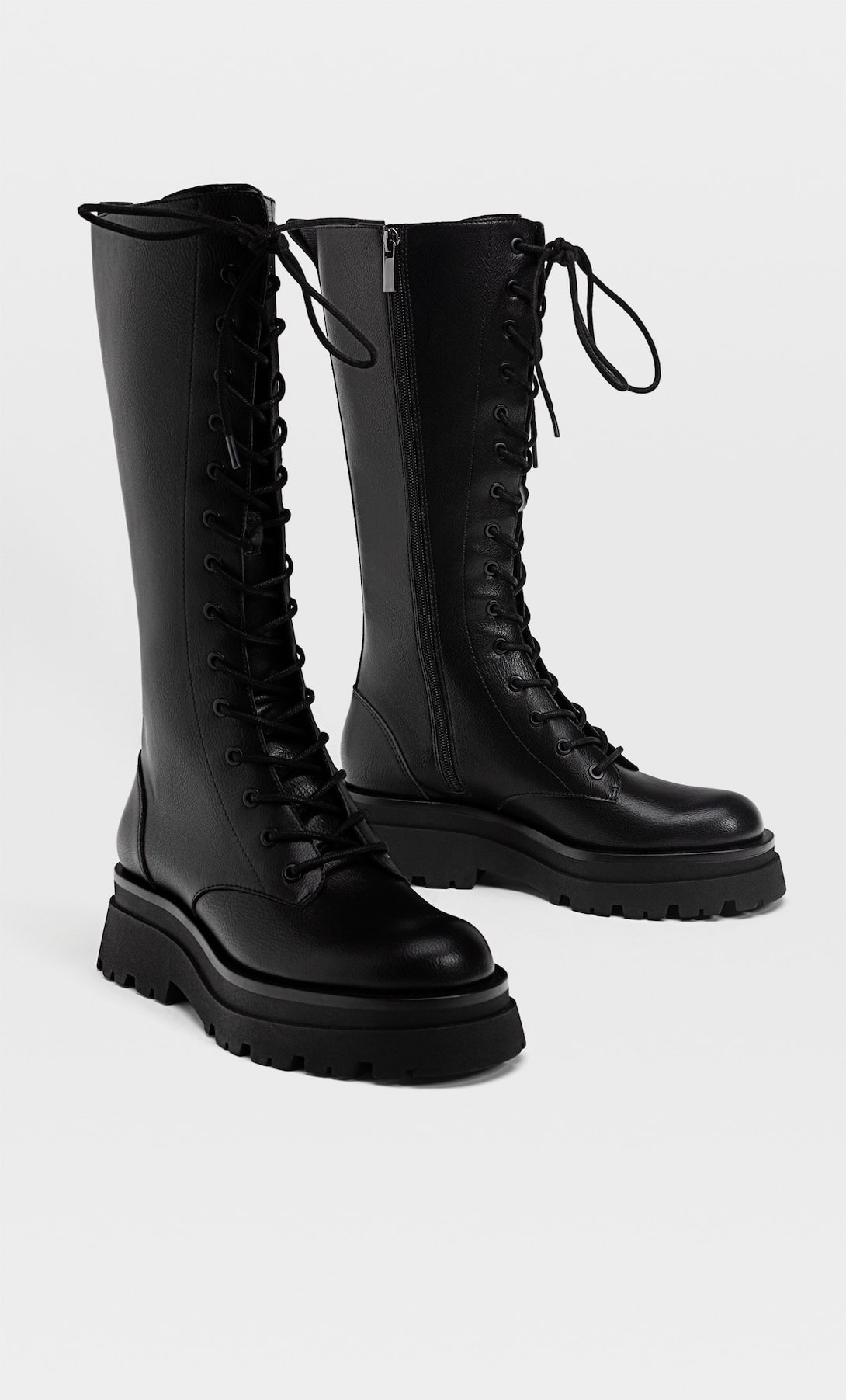 Botas acordonadas tipo militar con plataforma. Ahora: 39,99 euros.