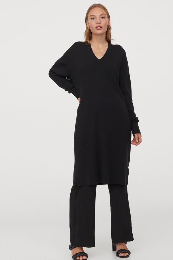 Combinación de vestido de punto y pantalones, todo de H&M.