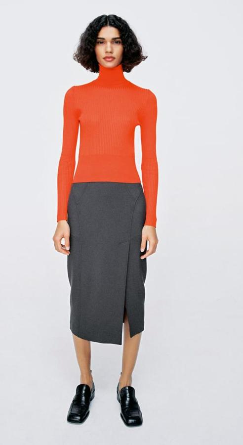 Jersey de punto naranja de Zara, (17,95 euros).