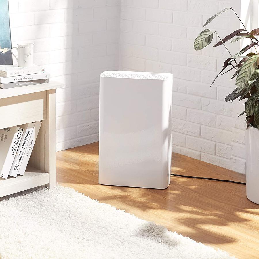 El  purificador de aire de Amazon Basics  (rebajado a 91.99 euros en el Black Friday) es portátil tiene 50 W de potencia con velocidad turbo, cuatro modos de acción y temporizador.