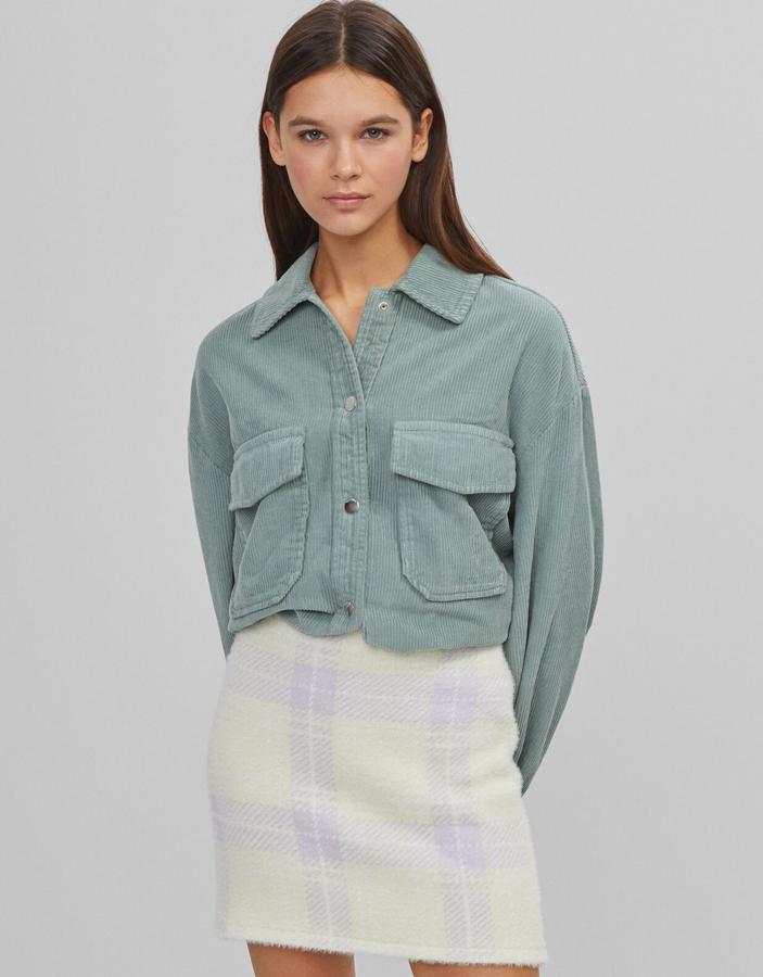 Con cuadros en crudo y malva, esta falda de tejido suave y tiro alto tiene un precio de 15,99 euros.