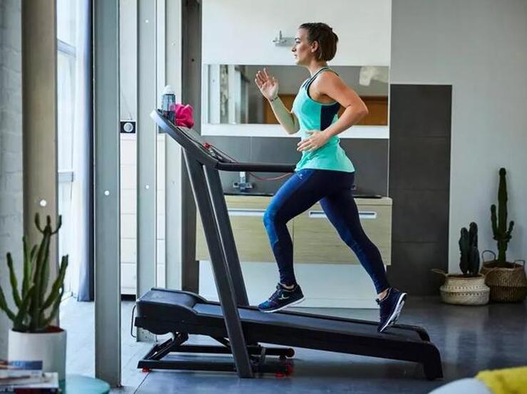 Fotos: Black Friday 2020: cintas de correr plegables que casi no ocupan espacio y queremos comprar en oferta en Amazon y Decathlon