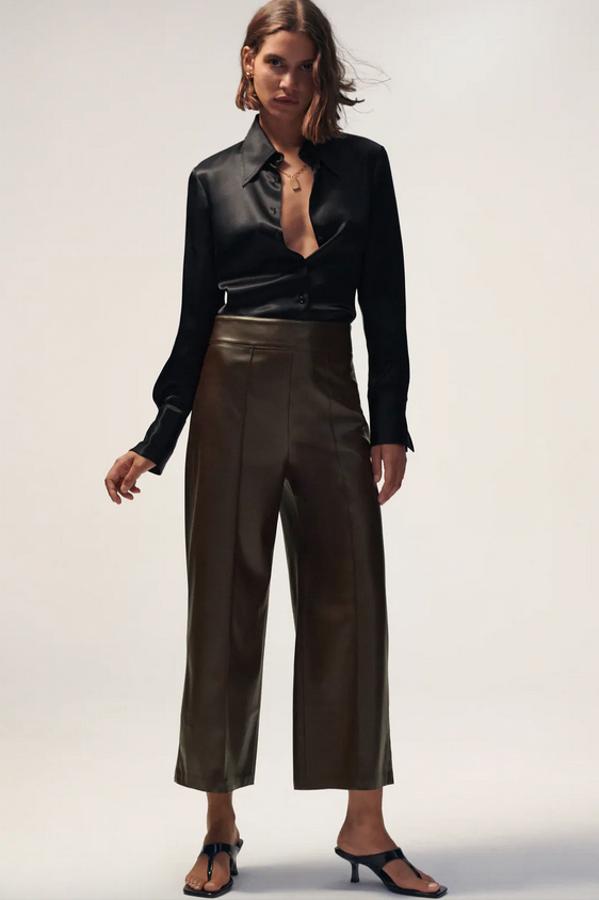 Disponible en marrón oscuro o en negro, este pantalón de diseño culotte con tiro alto y detalle de costuras marcadas ha pasado de 19,95 euros a 15,99 euros y está disponible entre las tallas Xs y XXL.