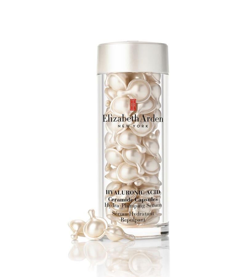 Potenciado por Double-Lock Hydration System, que mantiene la absorción para una piel más tersa, firme e hidratada, Hyaluronic Acid Ceramide Capsule Hydra-Plumping Serum de Elizabeth Arden combina dos factores esenciales de juventud en una cápsula monodosis. El ácido hialurónico favorece la hidratación, mientras las ceramidas que fortalecen la piel la retienen.