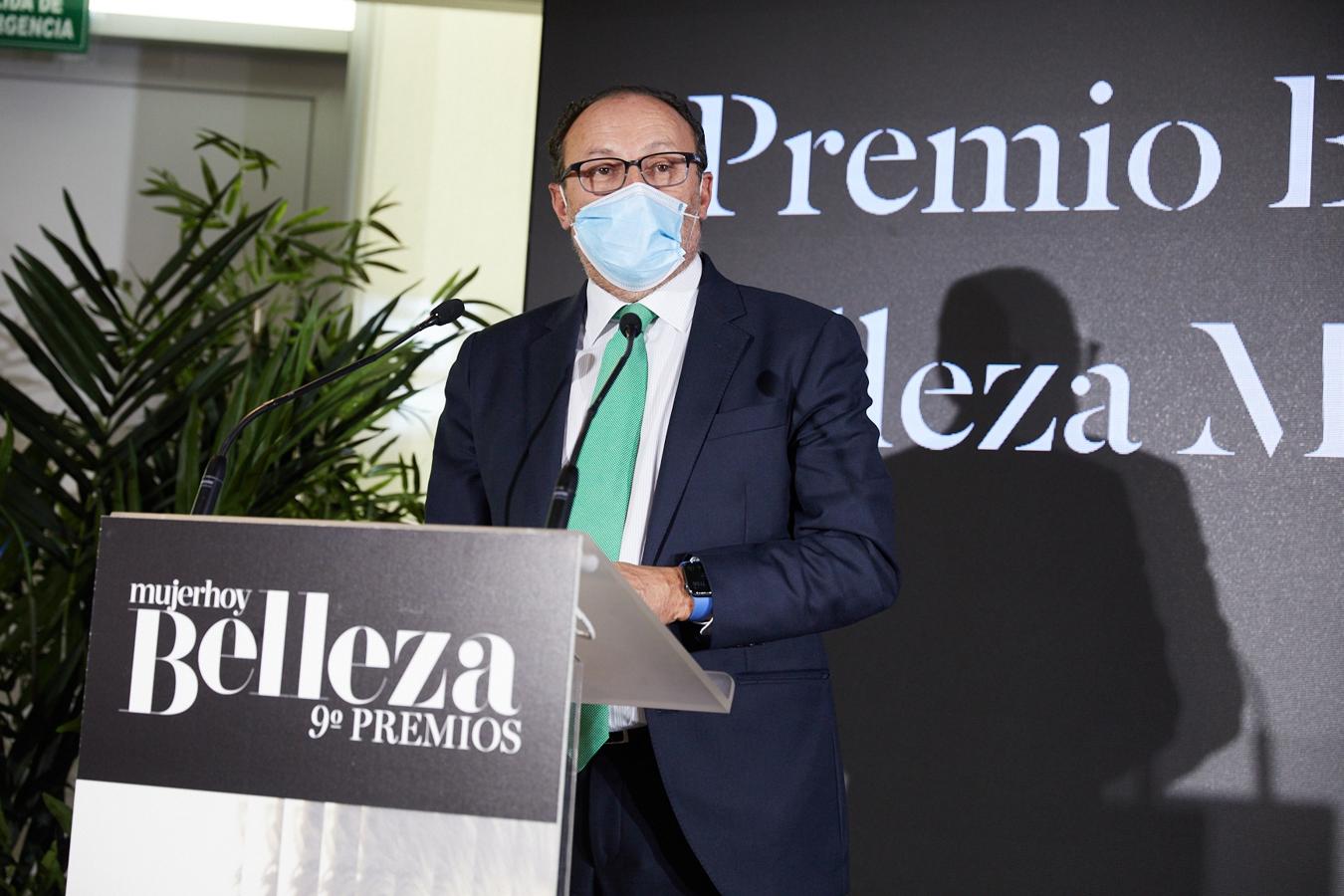 El premio más especial de la ceremonia lo ha recogido Juan Matjí, vicepresidente de Stanpa, y lo ha hecho en nombre de toda la industria cosmética. Ha sido el discurso más emocionante de todos en el que ha resaltado los esfuerzos del sector durante la pandemia para aportar su granito de arena en forma de geles hidroalcóholicos.