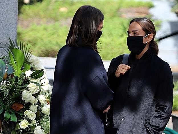Galería. Tamara en una imagen en el entierro de su tío Fernando. Pincha sobre la foto para ver los famosos que nos han dejado este año.