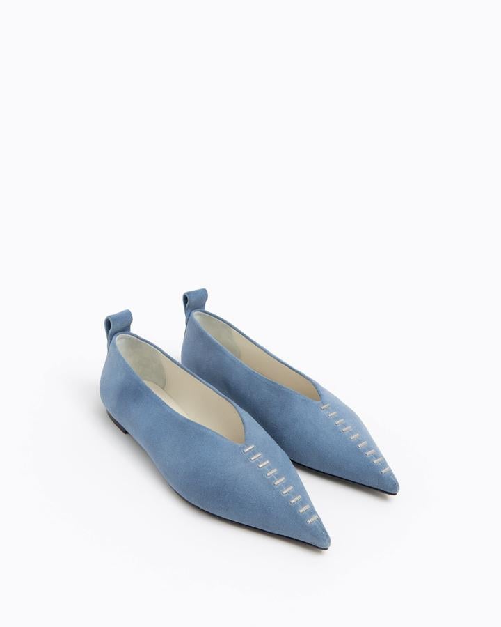 De ante y horma puntiaguda con detalles de puntadas vistas en el empeine, de Bimba y Lola (84 €).