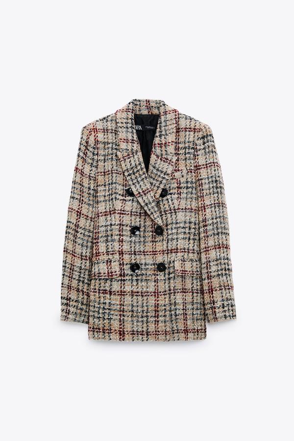 Blazer cruzada de tweed, de Zara (59,95 €).