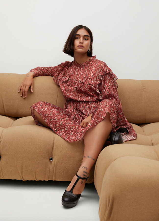 Si te enamoran los vestidos 'praerie' con un toque romántico, esta es tu ocasión. Costaba 89,99 euros, pero tras la rebaja se queda en 69,99 euros.