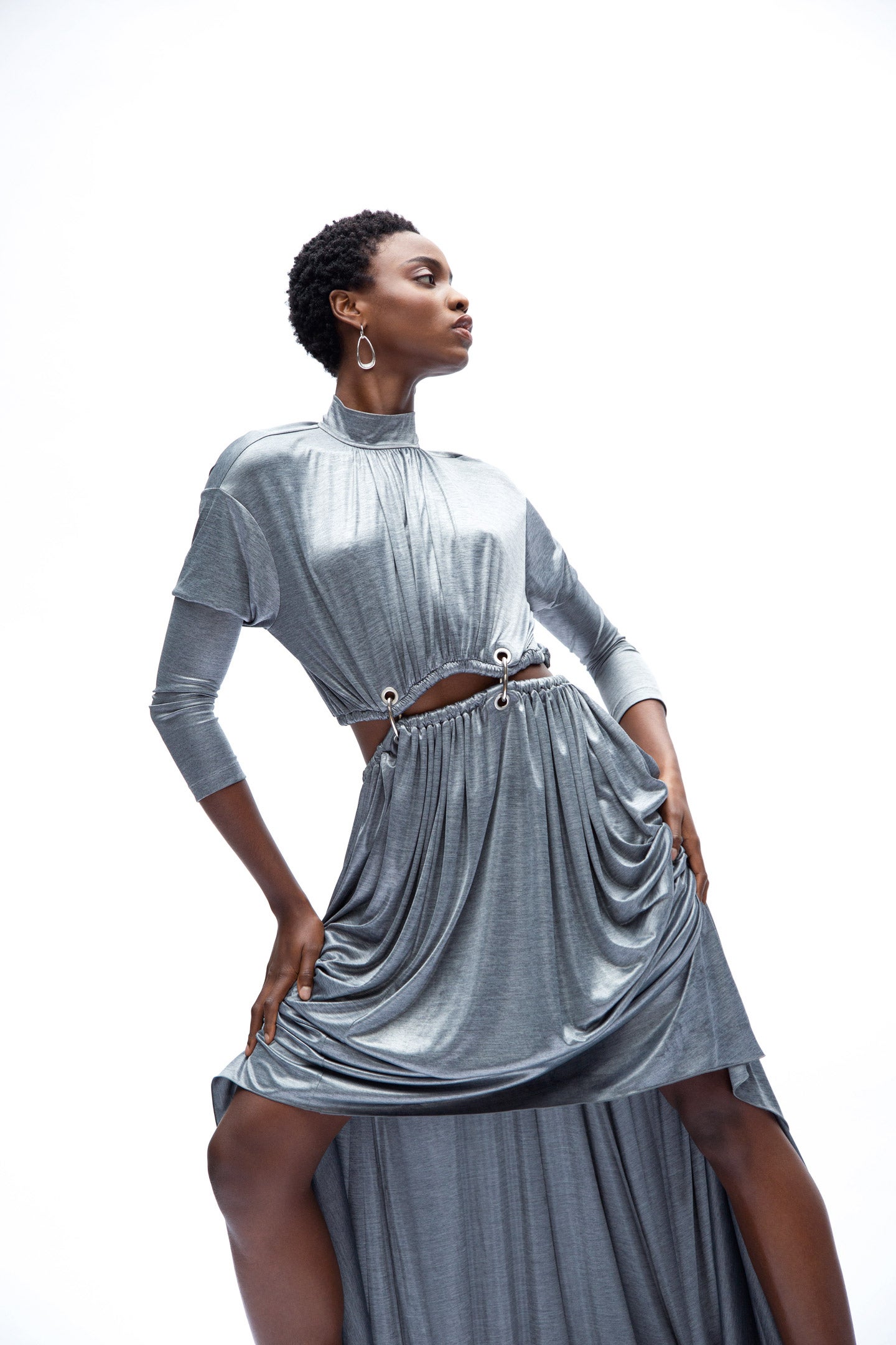 Vestido de Sportmax y pendientes de Pomellato.