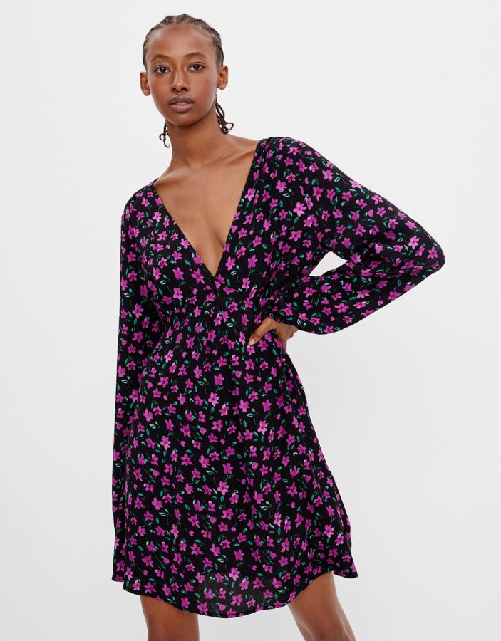 Este vestido con estampado de flores de Bershka está en la selección de la firma para el Black Friday (precio antes de las rebajas: 25.99 euros).