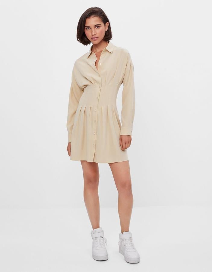 Perfecto para presumir de cintura y muy favorecedor, este vestido de Bershka también llegará a al Black Friday a mitad de precio. Su precio antes de la rebaja es de 25.99 euros.