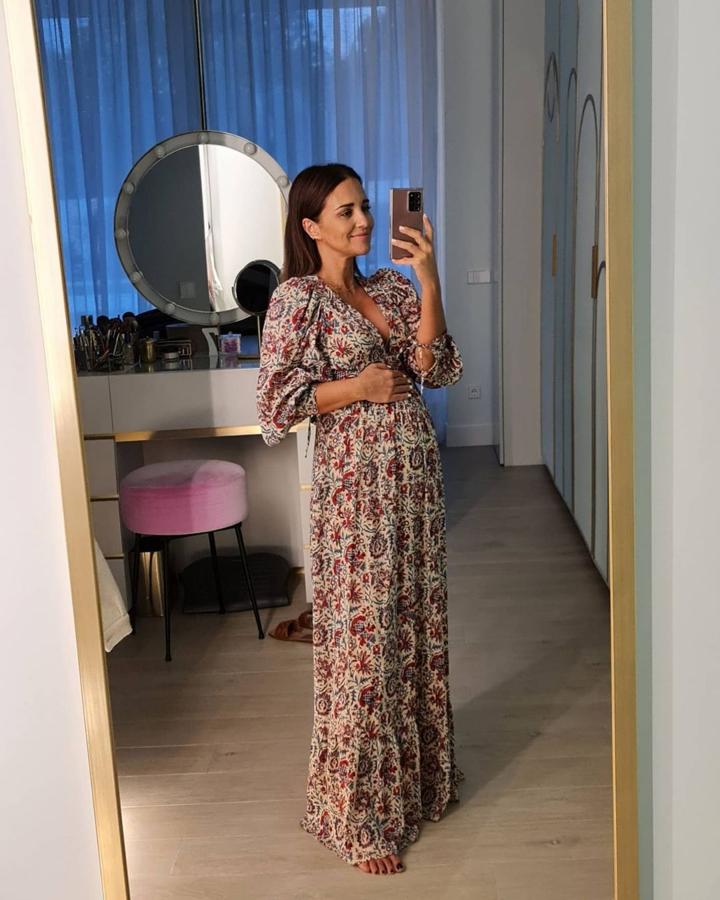 Paula Echevarría presume de embarazo con este maxi vestido de inspiración boho de Antik Batik.