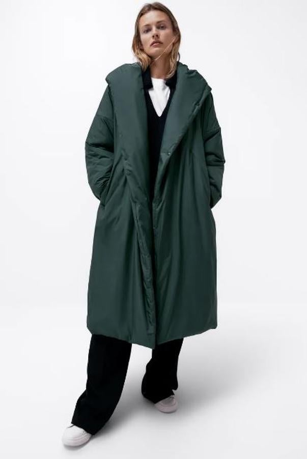 Ideal para los días más fríos, este plumífero de Zara tiene un 'twist' que lo hace súper especal. En el Black Friday está rebajado de 79.95 a 47.90 euros.