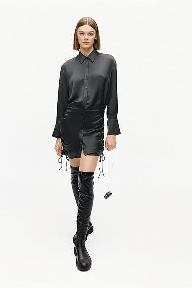 Botas elásticas con suela de goma, de Zara.