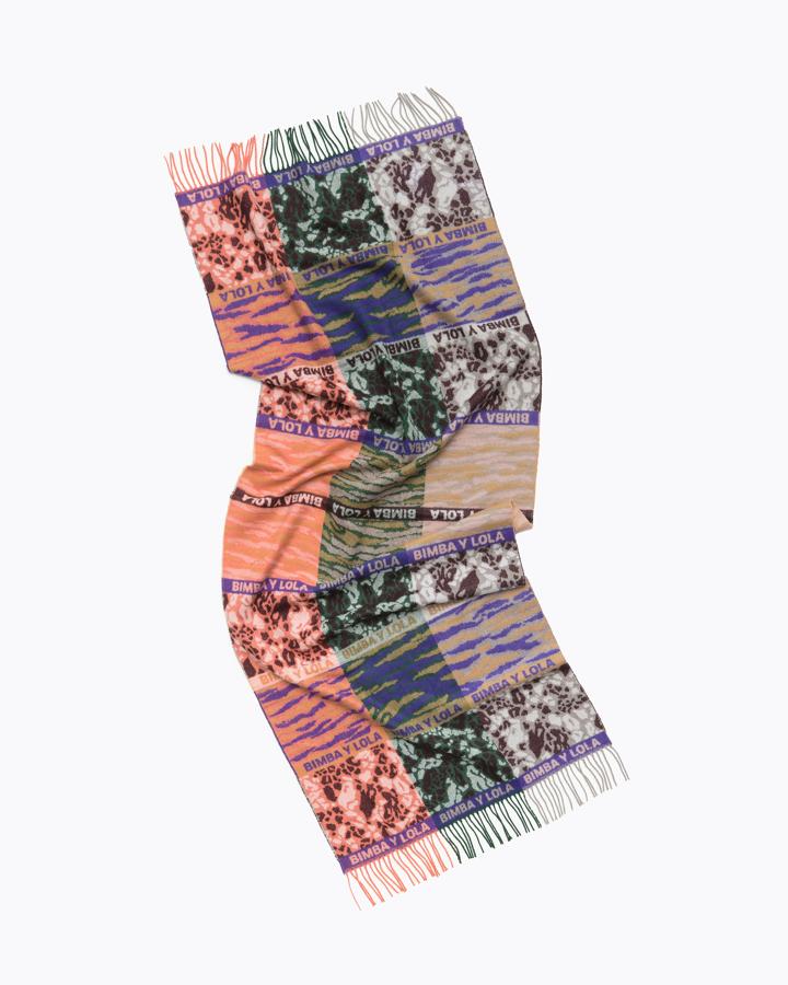 Fular con estampado de camuflaje, (34 euros).