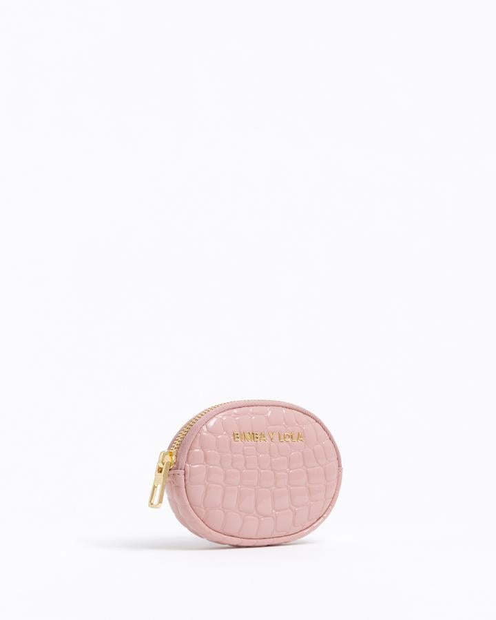 Mini monedero rosa de piel de cocodrilo, (19 euros).