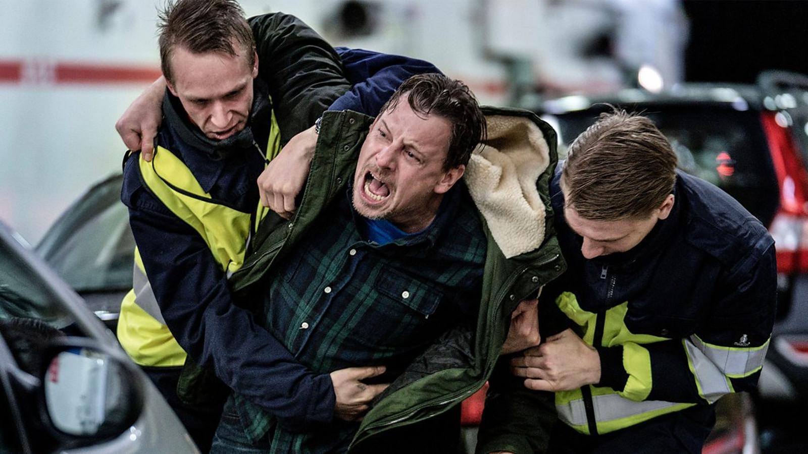 Kidnapping. Miniserie. Starzplay. 20 de diciembre.Rolf Larsen, un respetado detective de la policía de Copenhague verá como su vida da un giro irreversible cuando desaparece su hija pequeña. Cinco después de esta tragedia una nueva pista surge cuando se descubre un fallo en la base de datos de ADN de la policía danesa, un hecho que llevará a Larsen a averiguar lo que realmente le sucedió a su hija.