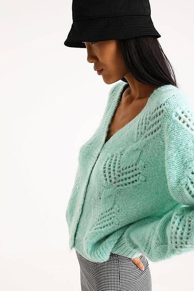 El tuquesa no es solo para el verano. Combínala con vaqueros o tu pantalón estampado favorito.