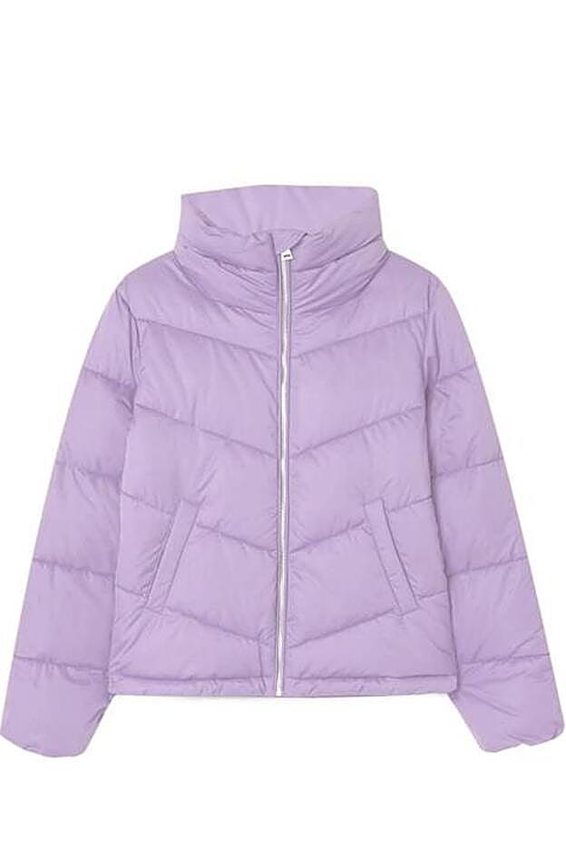 Plumífero cazadora con cuello chimenea de Stradivarius.