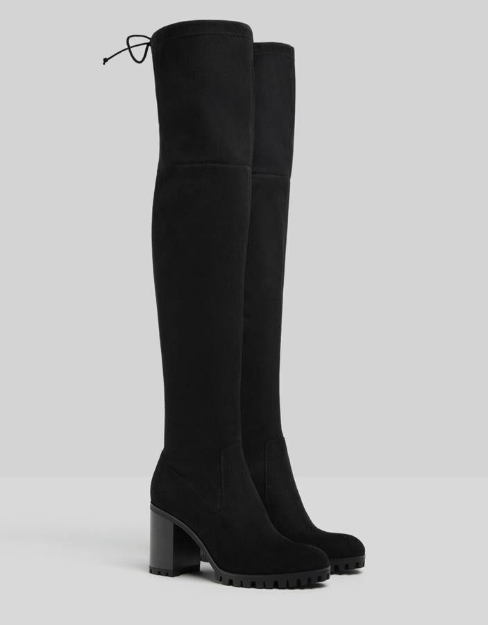 Estas botas XL ajustadas y por encima de la rodilla cuentan con un tacón grueso de ocho centímetros de altura y suela track. Con cinta ajustable, tienen un precio de 45,99 euros.