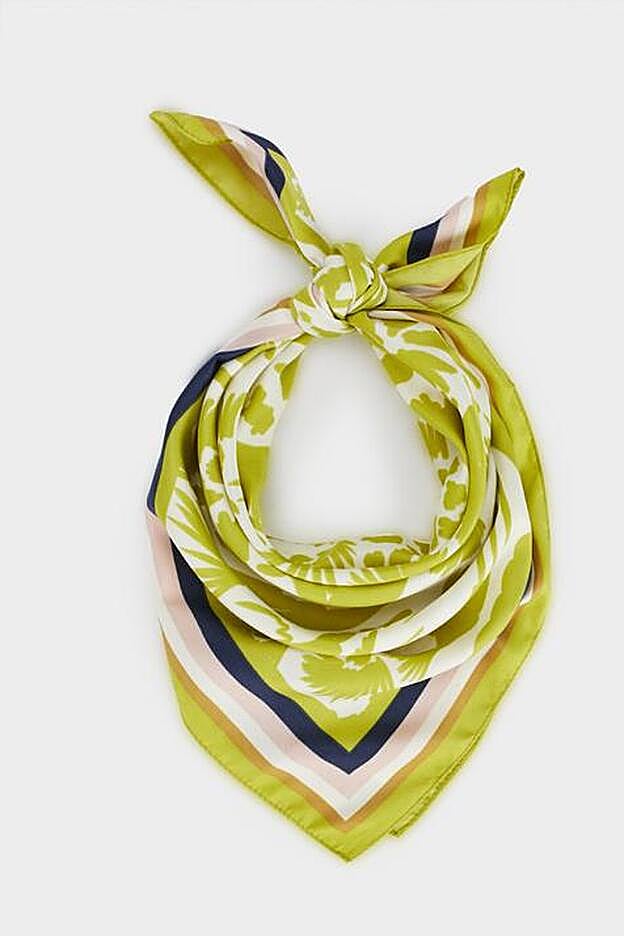 Pañuelo de Parfois, (9,99 euros).