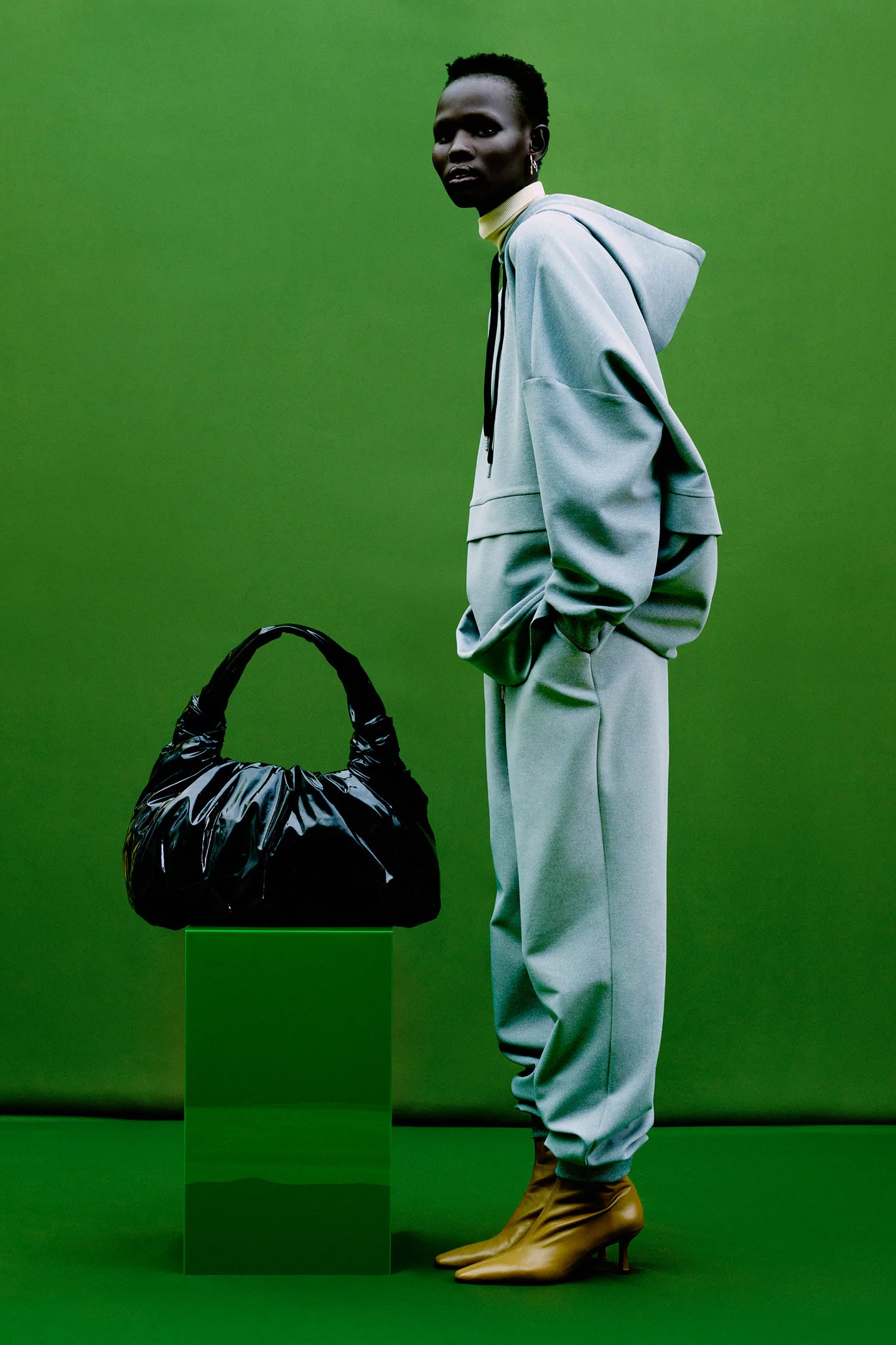 ¿Chándal con tacones? Ya lo decía Martirio... y Zara lo lleva a los Special Prices con estos pantalones rebajados a 12.99 euros.