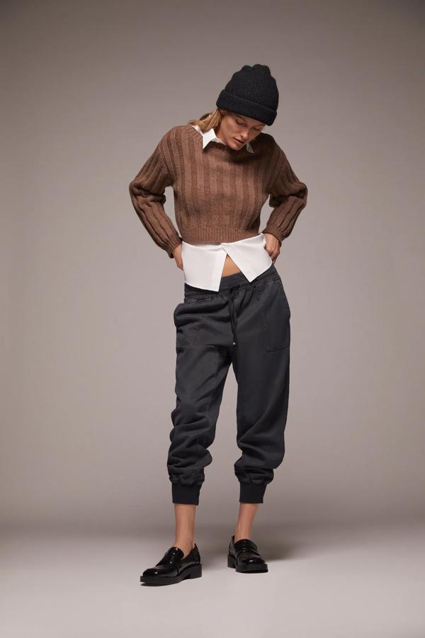 Los joggers combinan los jeans con la tendencia athleisure, como este modelo de Zara, rebajados a 15.99 euros en los Special Prices.