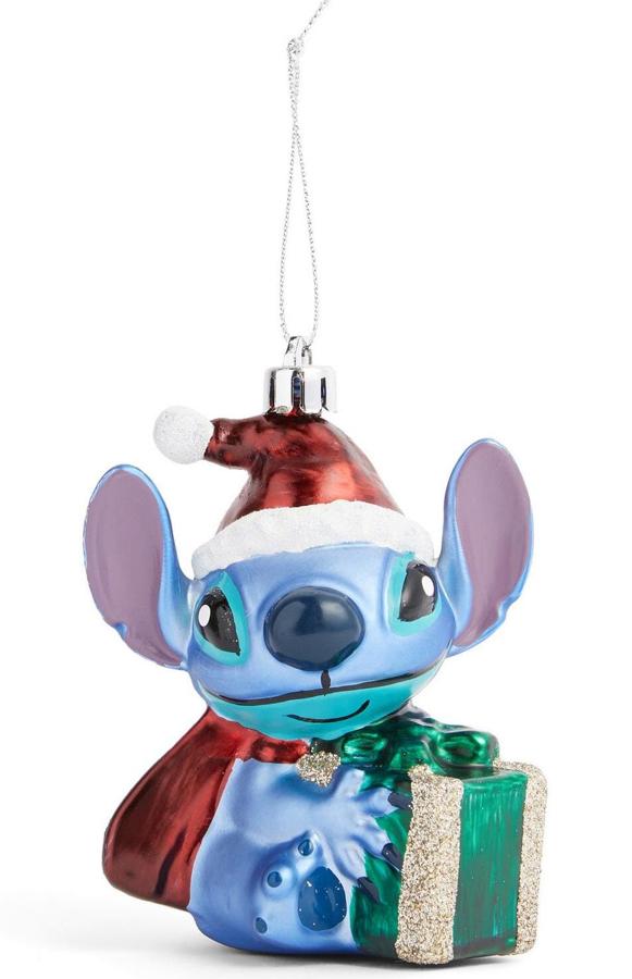 Otro de los personajes de Disney que quiere colarse en la decoración de nuestro árbol es el adorado Stitch. Tiene un precio de 3 euros.
