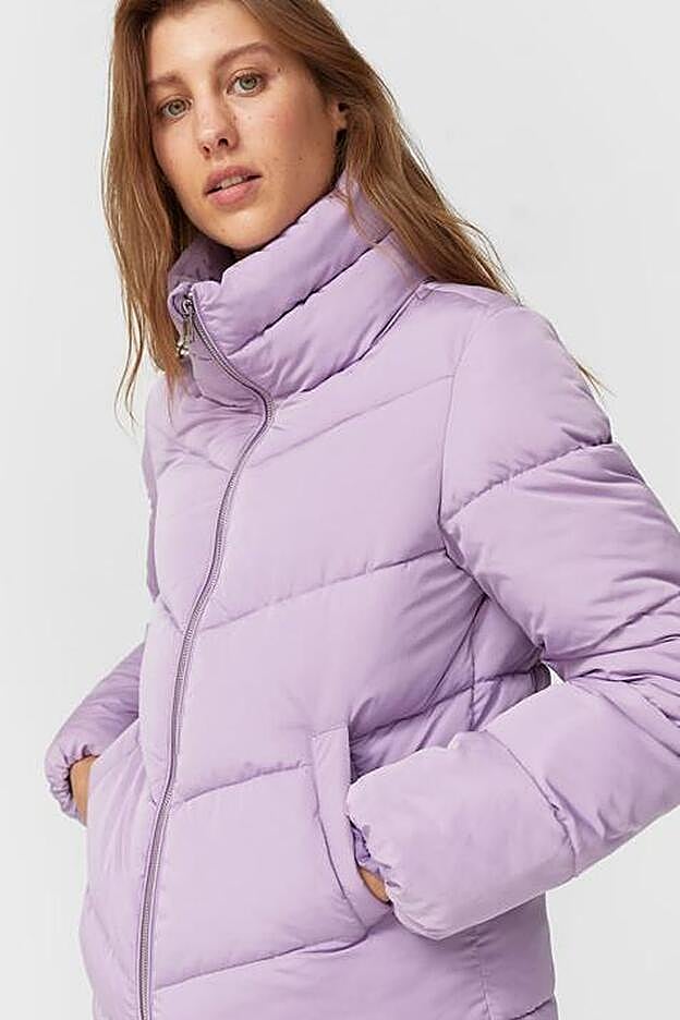 Calentita y de lo más cómoda, esta chaqueta acolchada está arrsando.