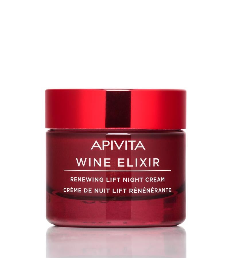 Su fórmula con polifenoles (las potentes moléculas antienvejecimiento procedentes de las hojas de la vid de Santorini) , que reparan y reactivan la juventud de la piel, reduciendo la aparición de arrugas y reafirmando los contornos. La cera de abeja, el ácido hialurónico, la manteca de karité, el aceite de oliva y el aceite de semillas de uva nutren e hidratan la piel, y el extracto patentado de propóleo protege del estrés oxidativo y factores.  Crema de Noche Reparadora con Efecto Lifting de Apivita  (44 €).