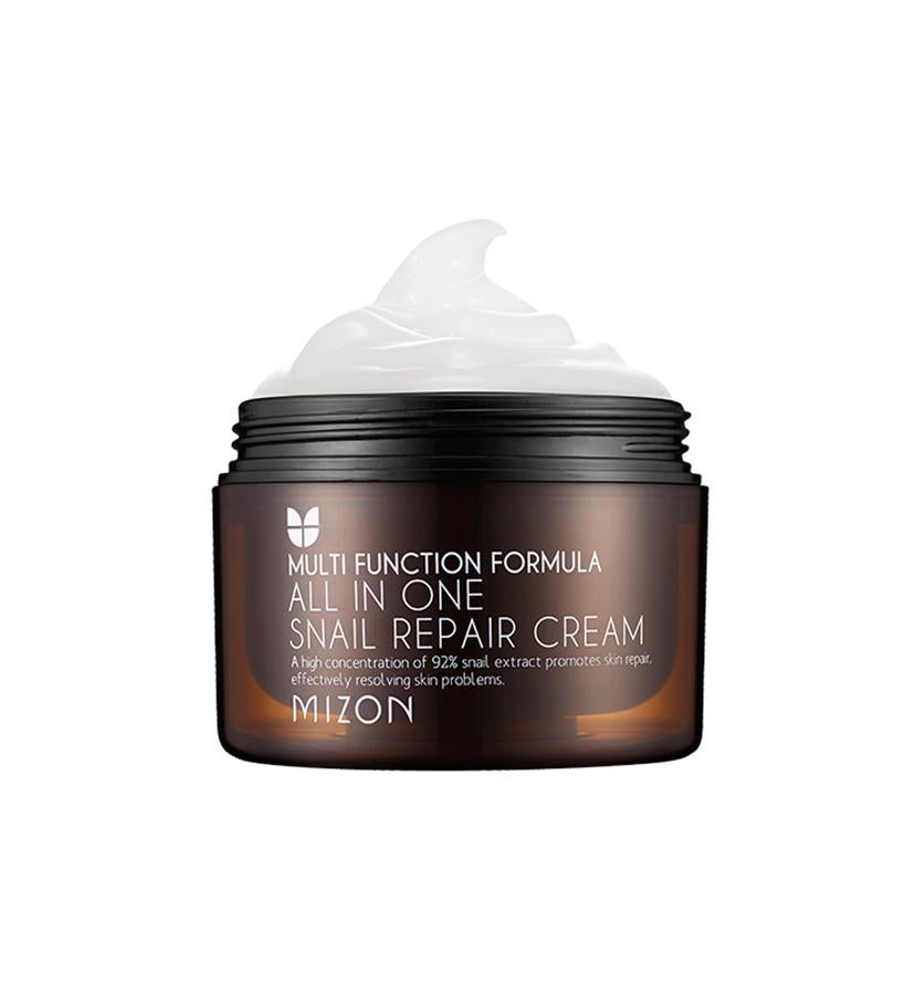 Contiene un 92% de extractos de mucina de caracol filtrada, que se extrae de la baba de caracol y es muy regenerante, antiinflamatoria y equilibrante. Esta crema es perfecta para tratar pieles problemáticas con marcas y cicatrices, ya que la difumina a la vez que regula la producción excesiva de sebo e hidrata hasta las pieles más deshidratadas. También incorpora extracto de aceite de árbol de té, que refinar el tamaño de los poros dilatados. All In One Snail Repair Cream de Mizon (29,95€, en miin-cosmetics.com)