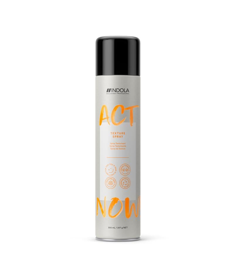 Su fórmula incorpora celulosa, polímeros de acabado y glicerina para aporta volumen flexible y textura al cabello largo. Proporciona una fijación sutil y mantiene el movimiento natural de la melena. Spray Texturizante Act Now de Indola (15, 42 €).