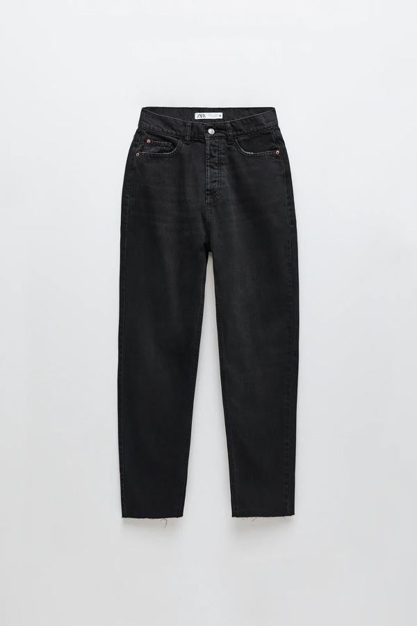 Al menos un 15% de su tejido es de algodón reciclado. Disponibles desde la talla 34 a la 42.