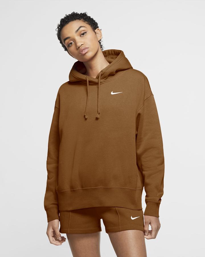 Sudadera marrón con capucha de Nike (54,99 euros).